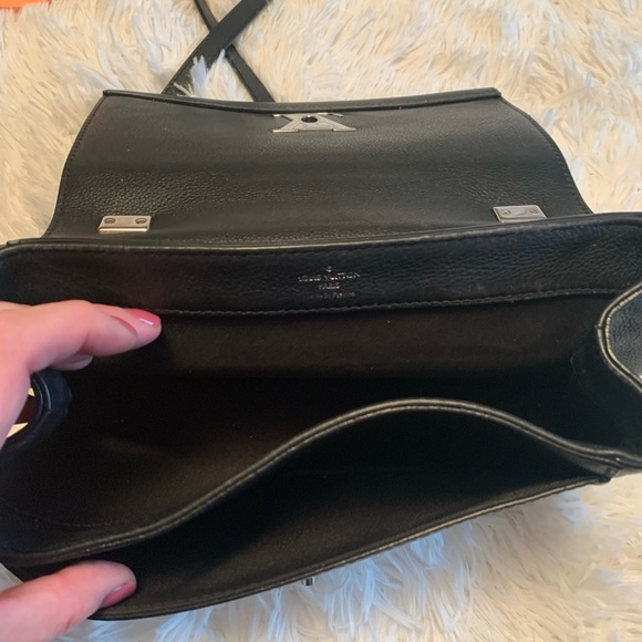 ‼️FINAL SALE‼️Lockme 11 BB Noir calfskin bag. - Picture 4 of 10